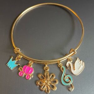 “Swan Princess” 👑 Bangle in Gold-tone